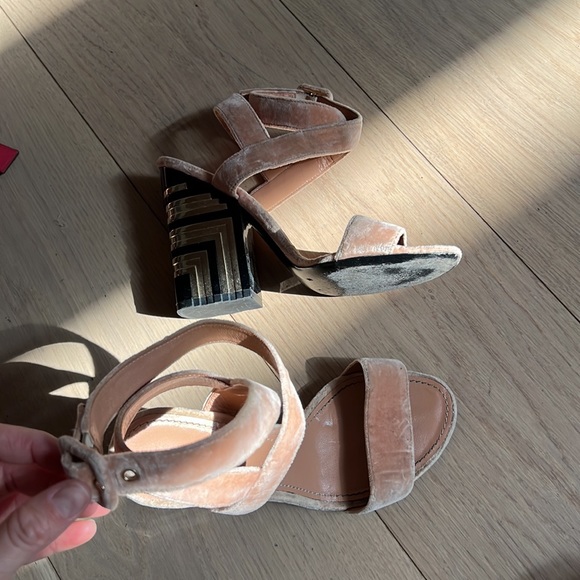 Louis Vuitton heels - Picture 2 of 15